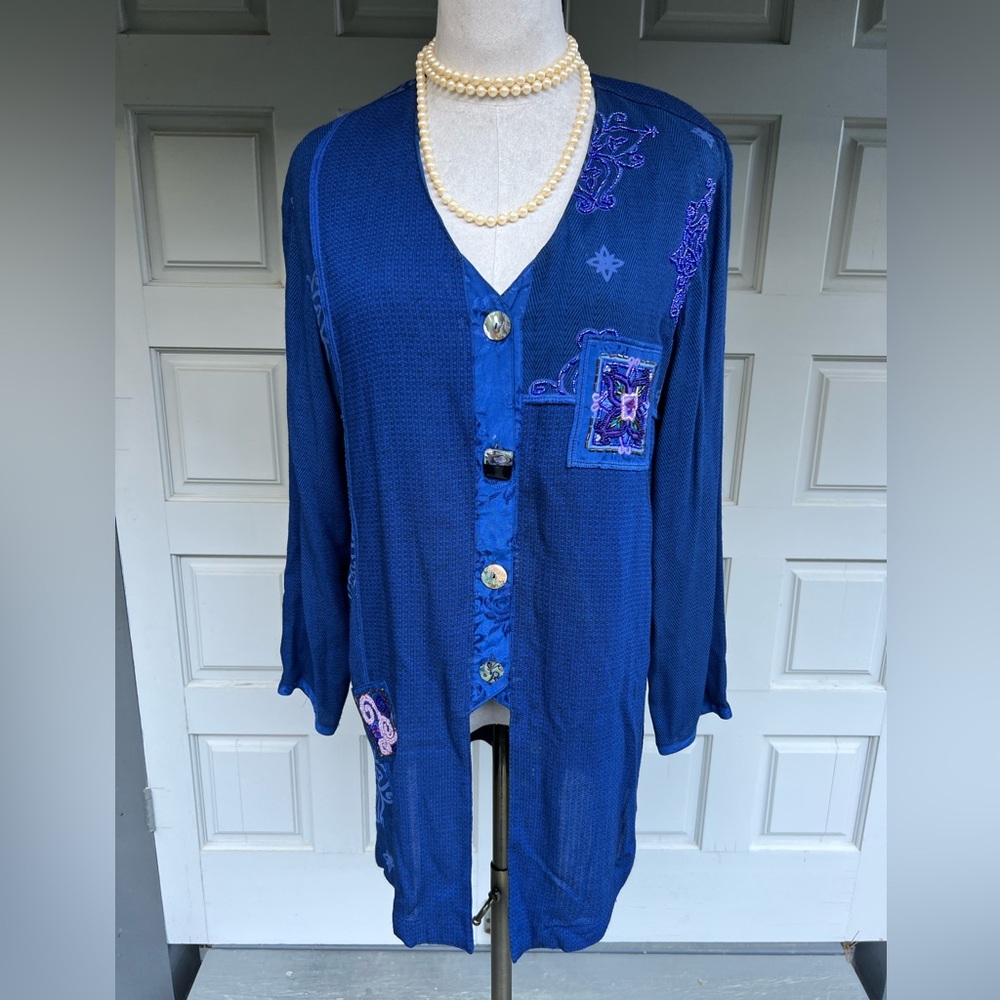Faith by Celia Forrester Button Down Blue Beaded Top with Abalone Buttons 🌸